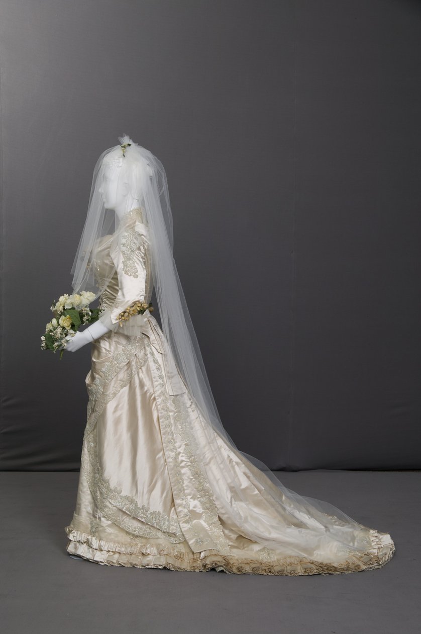 Düğün elbisesi by Unknown artist