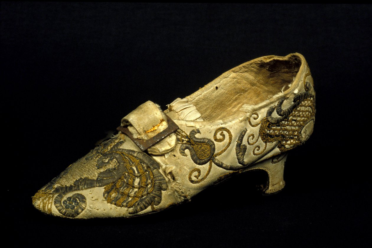 Topuklu bayan ayakkabı modeli (pompalı) by Unknown artist