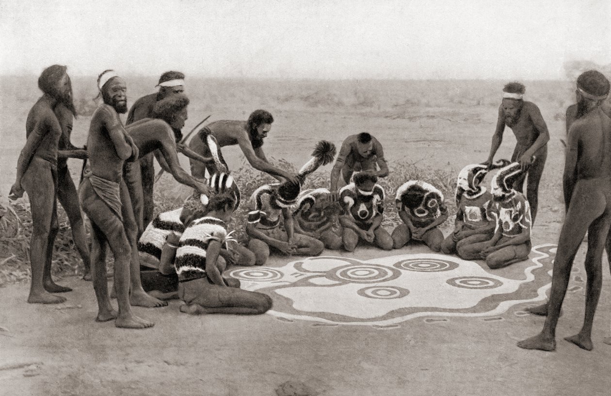 Avustralya, Warramunga Kabilesinin Totemik Töreni by Unknown photographer