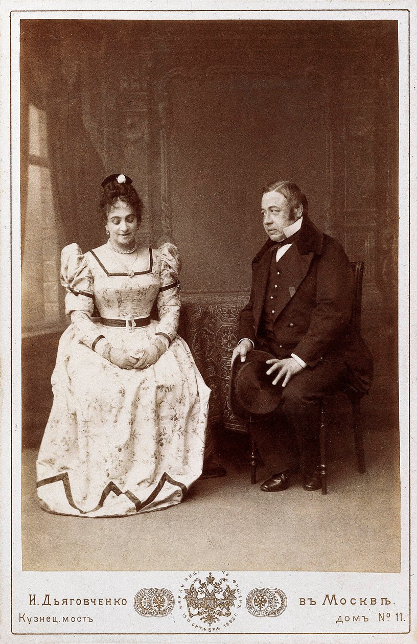 Aktörler Maksheev y Nikulin, Rus yazar Nikolai Vasilievich Gogol (1809-1852) tarafından “Evlilik” parçasının bir sahnesinde. Moskova'daki Maly Tiyatrosu by Unknown photographer