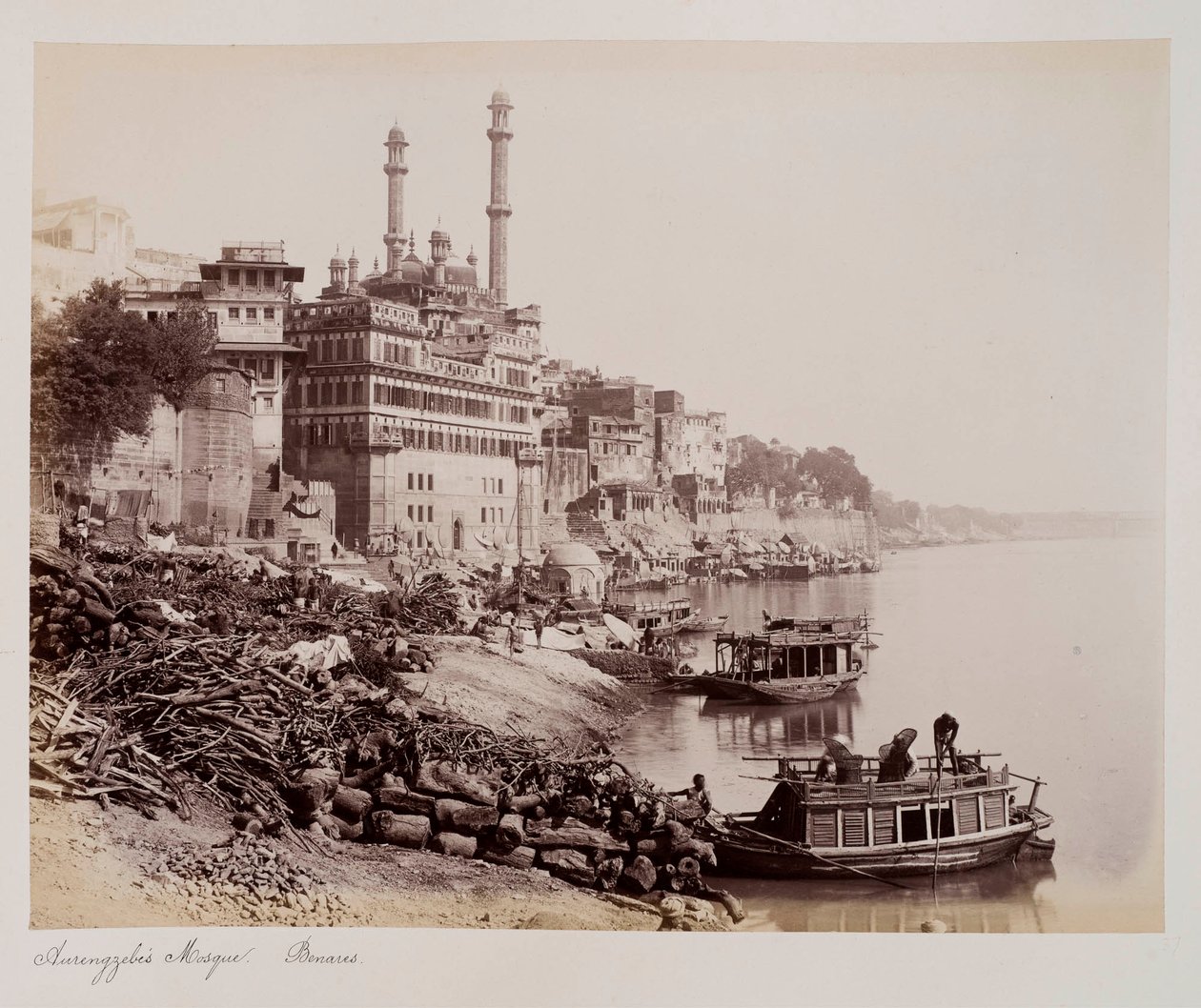Aurangzeb Camii, Benares, c.1885 (sepya fotoğrafı) by Unknown photographer
