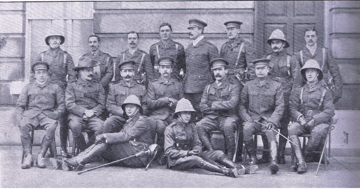 Albay Owen, Binbaşı Boole-Smith ve Dragoon Muhafızlarının diğer subayları, Pretoria