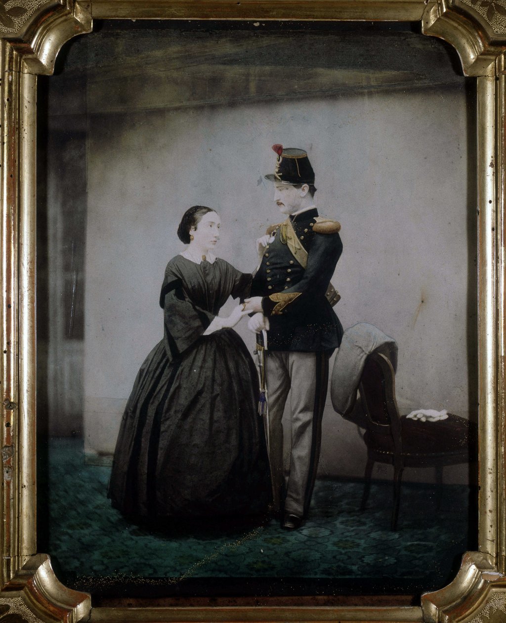 Bir subay ve karısının 1850 tarihli renkli fotoğrafı. by Unknown photographer