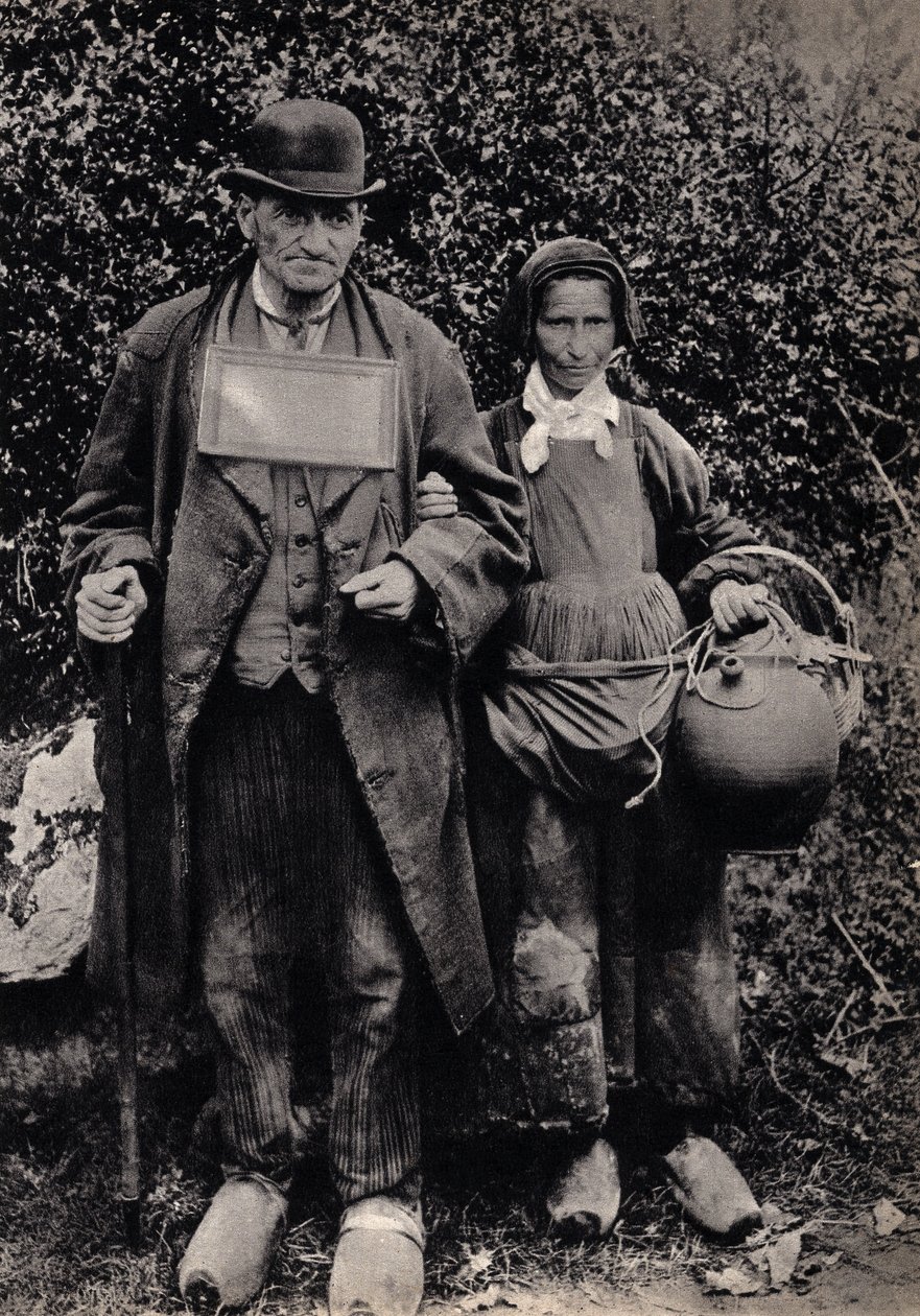 Birkaç Breton dilenci. Fotoğraf, 19. yüzyıl sonu, Paris. Kol. Selva. by Unknown photographer