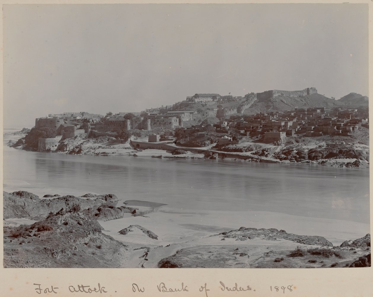 İndus kıyılarında Fort Attack by Unknown photographer