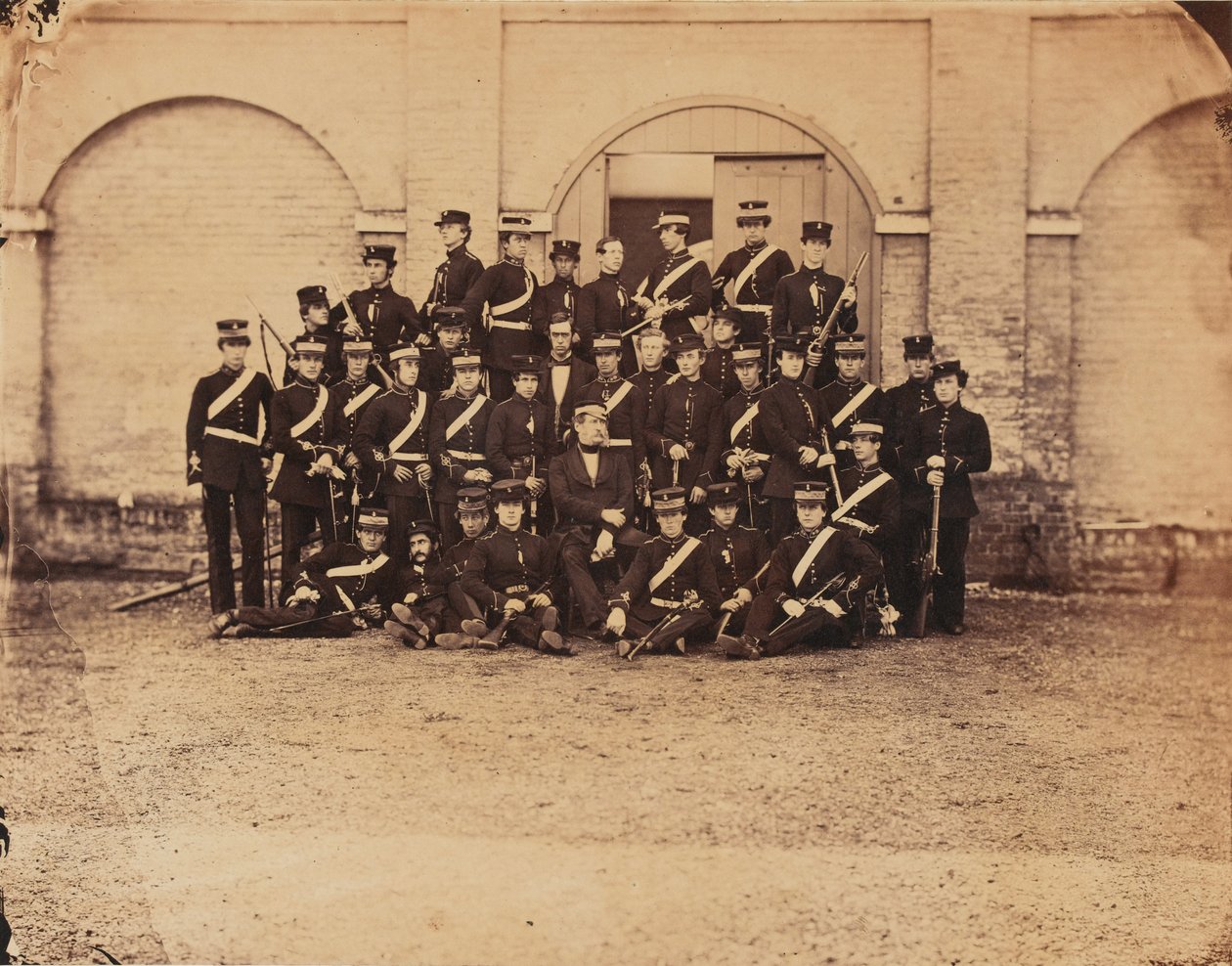 Dördüncü Dönem, Doğu Hindistan Şirketi Askeri Ruhban Okulu, Addiscombe, Haziran 1857' (s/b fotoğraf) by Unknown photographer