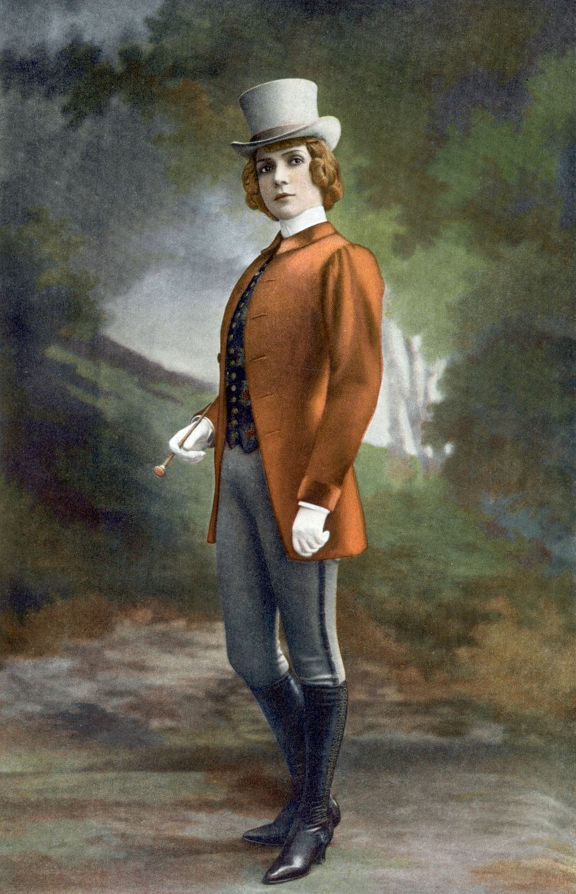 Fransız komedyen Eve Lavalliere "La chauve Souris" operetinde Prens Orlofsky rolünde by Unknown photographer
