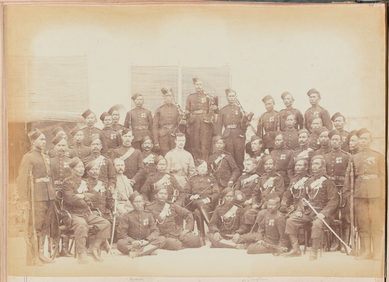 Ghurkha Astsubayları ve 4. Gurkha (Tüfek) Alayı