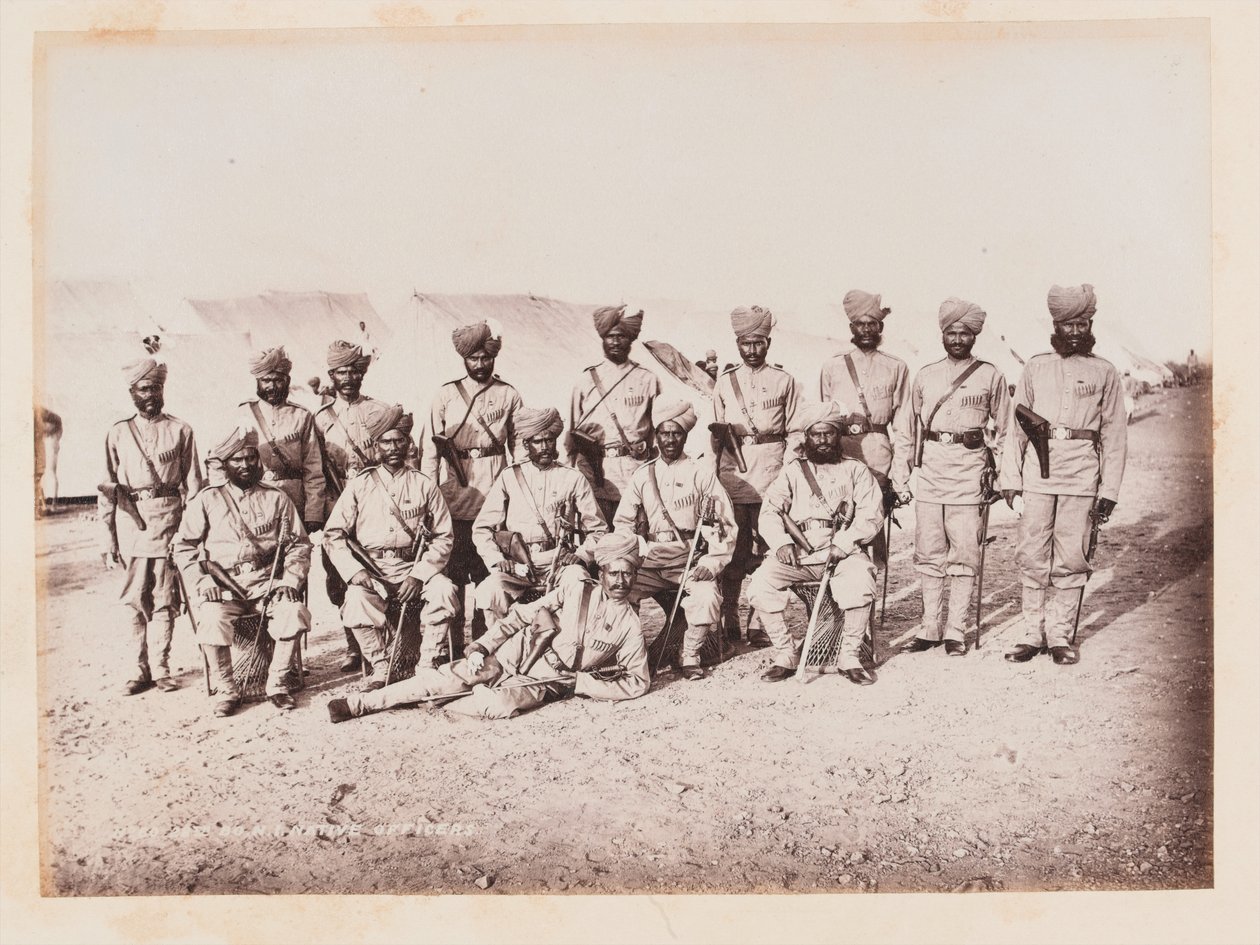 28 Bombay Yerli Piyade Kızılderili subayları, 1884 dolaylarında by Unknown