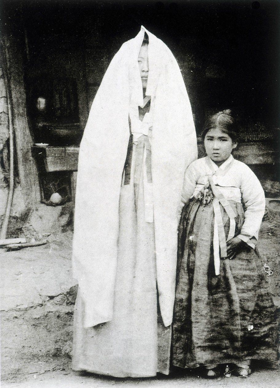 Koreli kadın ve genç kız by Unknown photographer