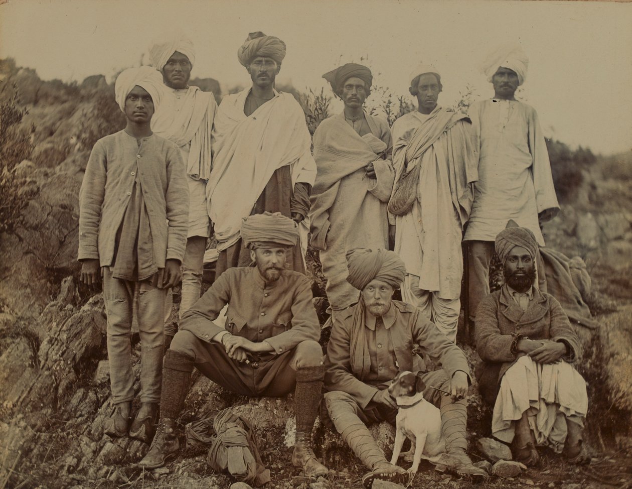 Teğmen S Edwardes, köpeği Biddy ile birlikte, 1895 dolaylarında by Unknown