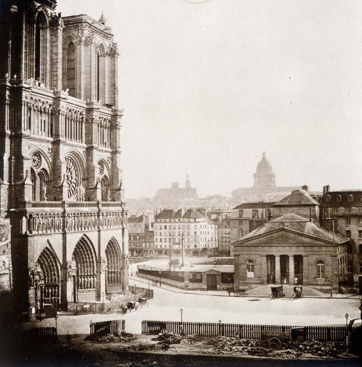 Notre Dame de Paris ve meydan, 19. yüzyılın sonlarında by Unknown photographer
