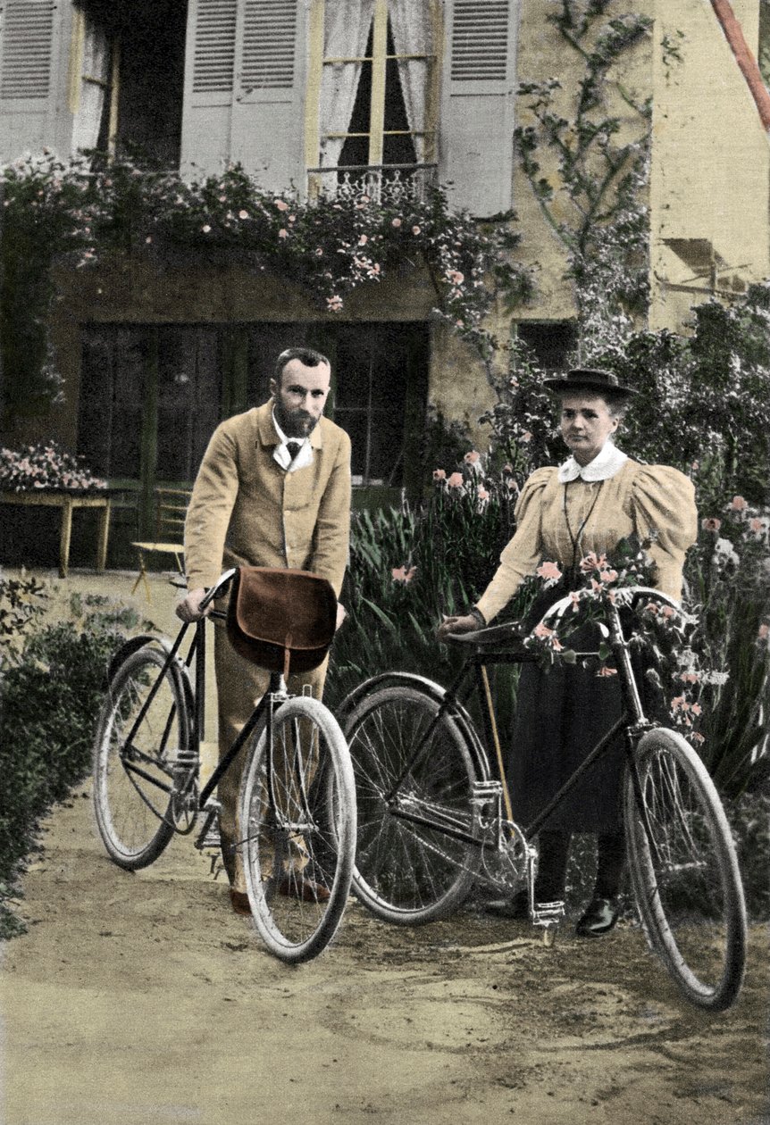 Pierre ve Marie Curie bahçelerinde by Unknown photographer