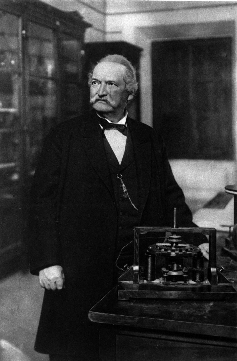 Antonio Pacinotti'nin Yüzüğü (Anello) ile İtalyan fizikçi (1841-1912) portresi. by Unknown photographer