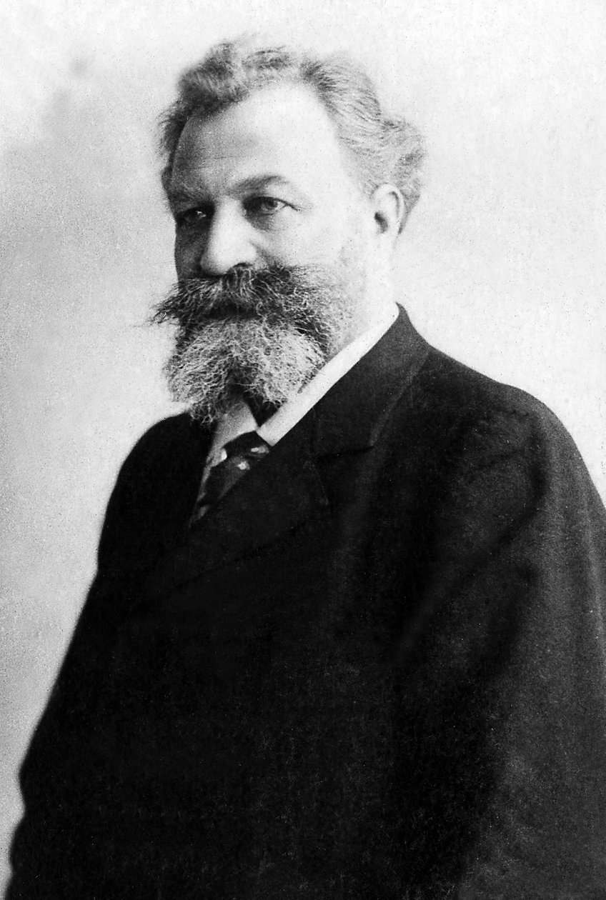 Edouard Colonne (1838-1910), Fransız kemancı ve orkestra şefi portresi. by Unknown photographer