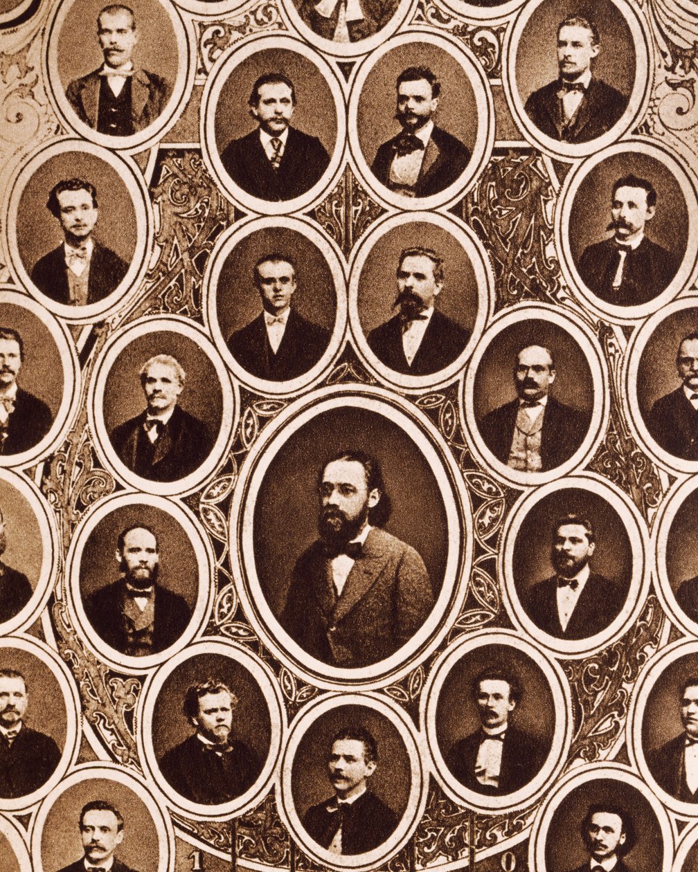 Antonin Dvorak ve Bedrich Smetana ile birlikte Prag Geçici Tiyatro Orkestrası üyelerinin portreleri by Unknown photographer