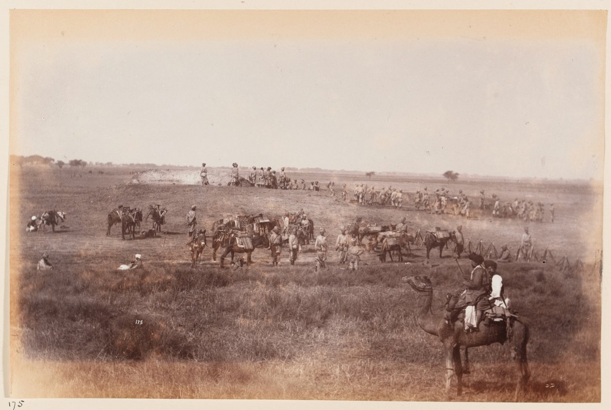 İstihbaratçılar ve Madenciler, 1885 dolaylarında Delhi Egzersiz Kampı sırasında barınak siperleri yapıyorlar by Unknown