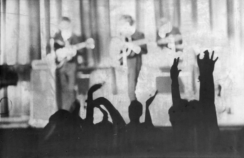 Beatles/Brian Epstein (s/b fotoğraf) by Unknown photographer