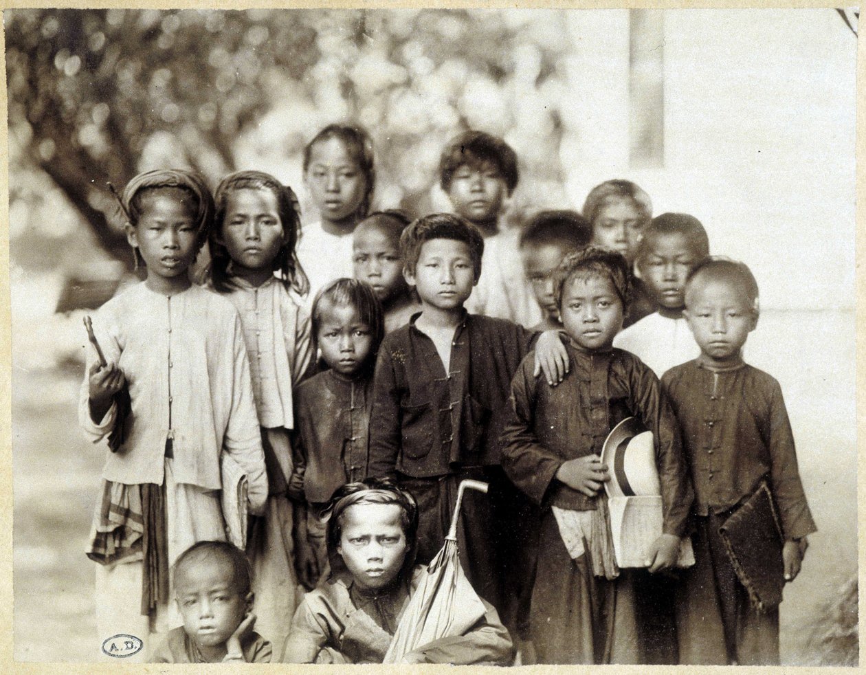 Vietnamlı Çocuk Grubu, v. 1895. by Unknown photographer