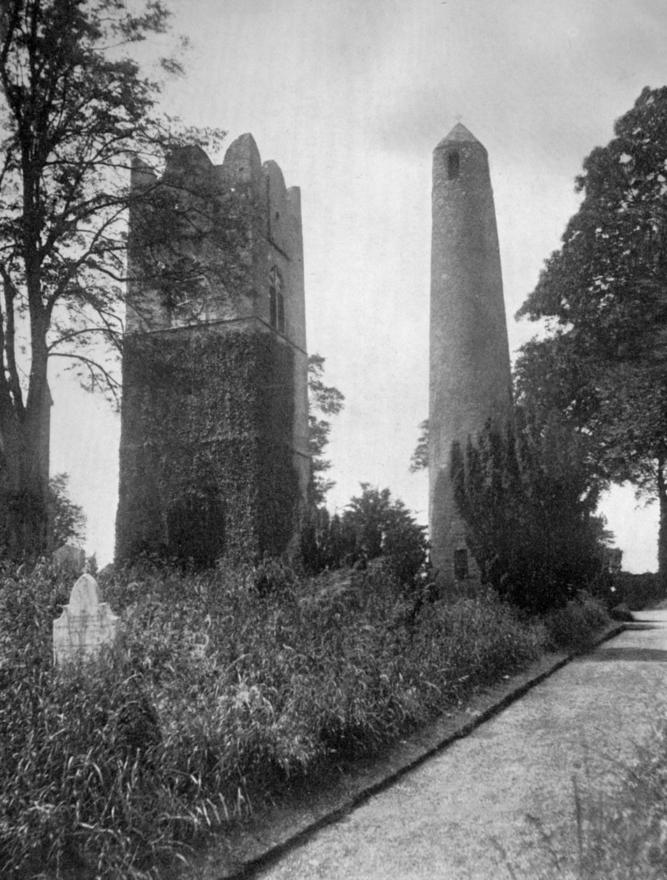 Yuvarlak Kılıç Kulesi, Dublin, İrlanda, doğudan, 1924-1926. by Valentine and Sons Ltd