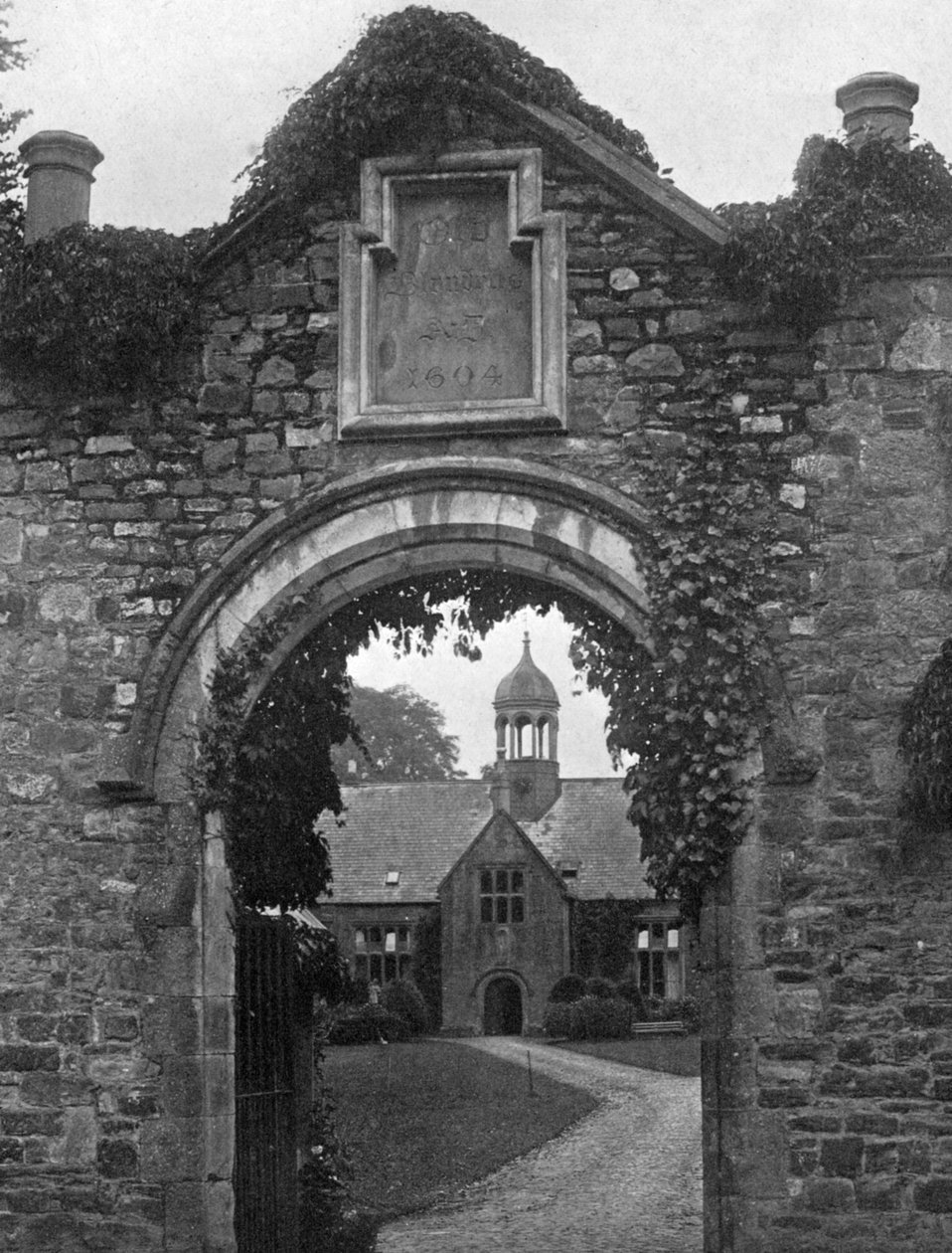 Blundells Okulu, Tiverton, Devon, 1924-1926 by Valentine and Sons Publishing Co