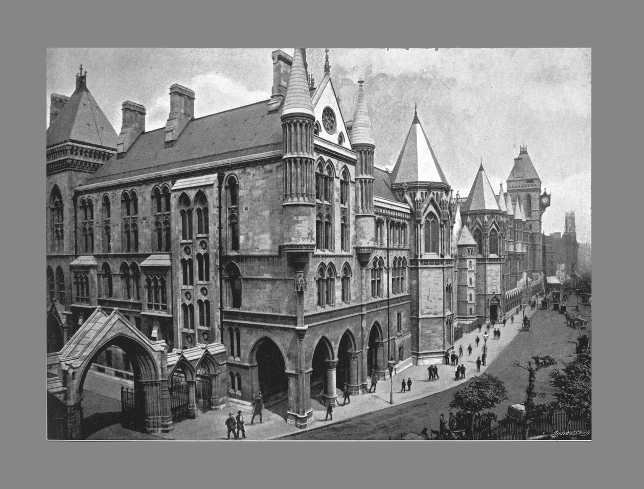 Yeni Hukuk Mahkemeleri, Londra, c1900 by Valentine and Sons Publishing Co