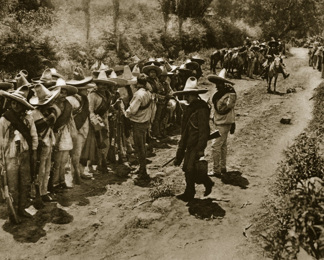 Zapatistalar, c.1914 (bw fotoğraf) by Vargas