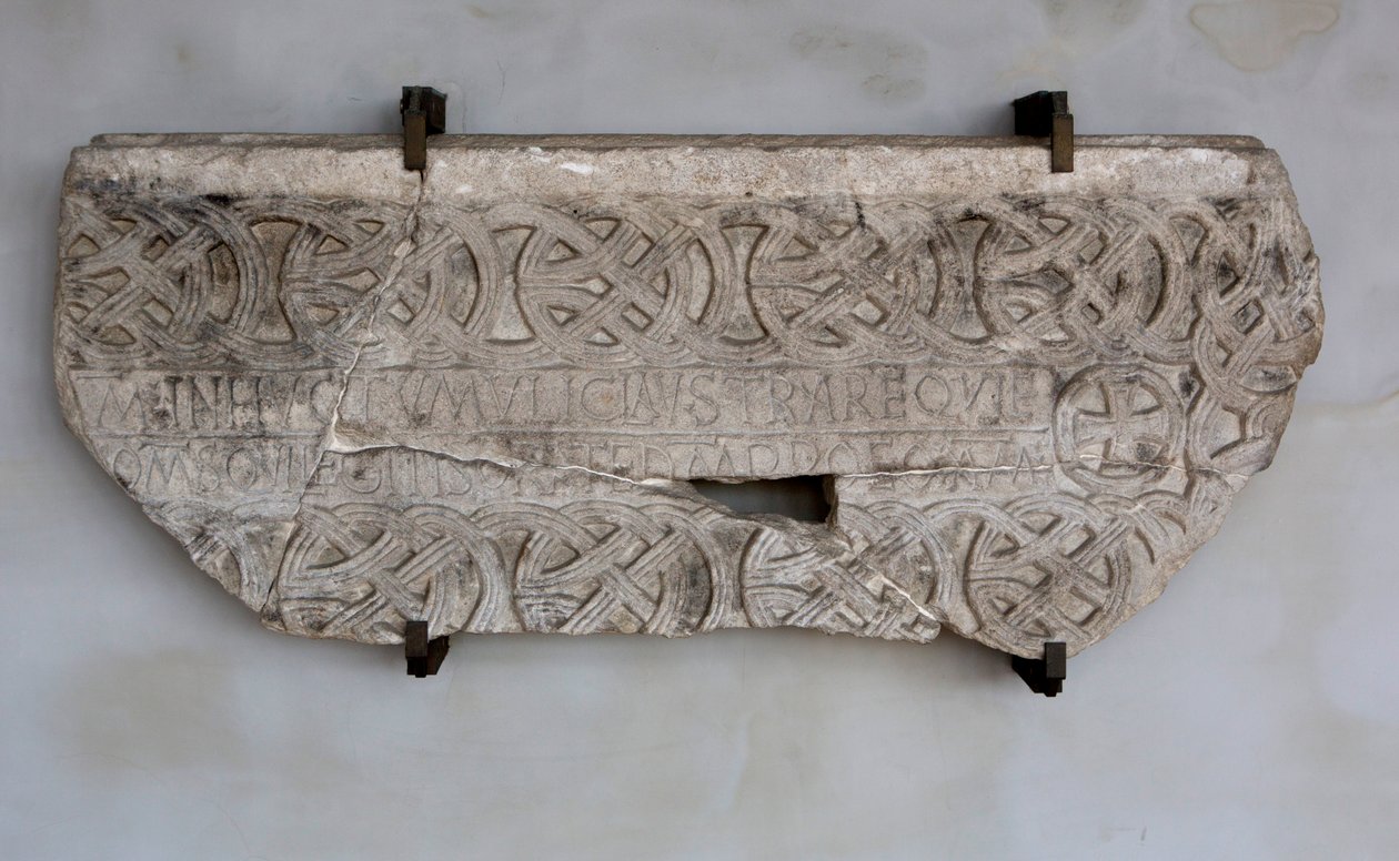 Yazıtlı ve süslemeli taş (fotoğraf) by Venetian School