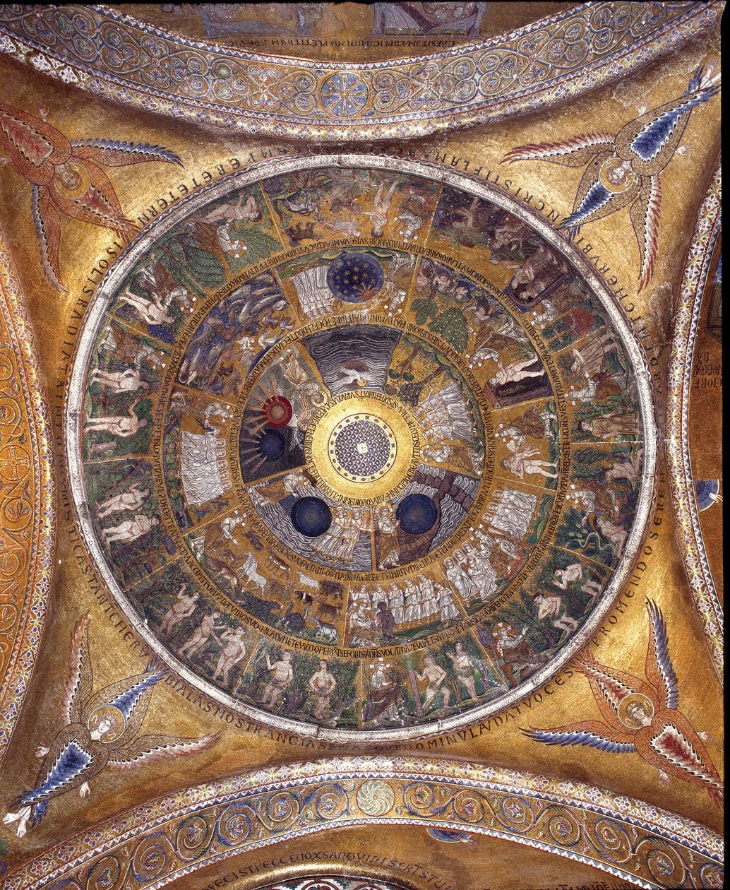 Altın arka planda mozaikli kubbenin görünümü by Veneto Byzantine School