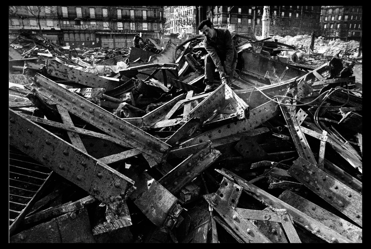 Ağustos 1971'de Paris'teki merkez pazarın yıkılması(s/b fotoğraf) by Victor Baltard