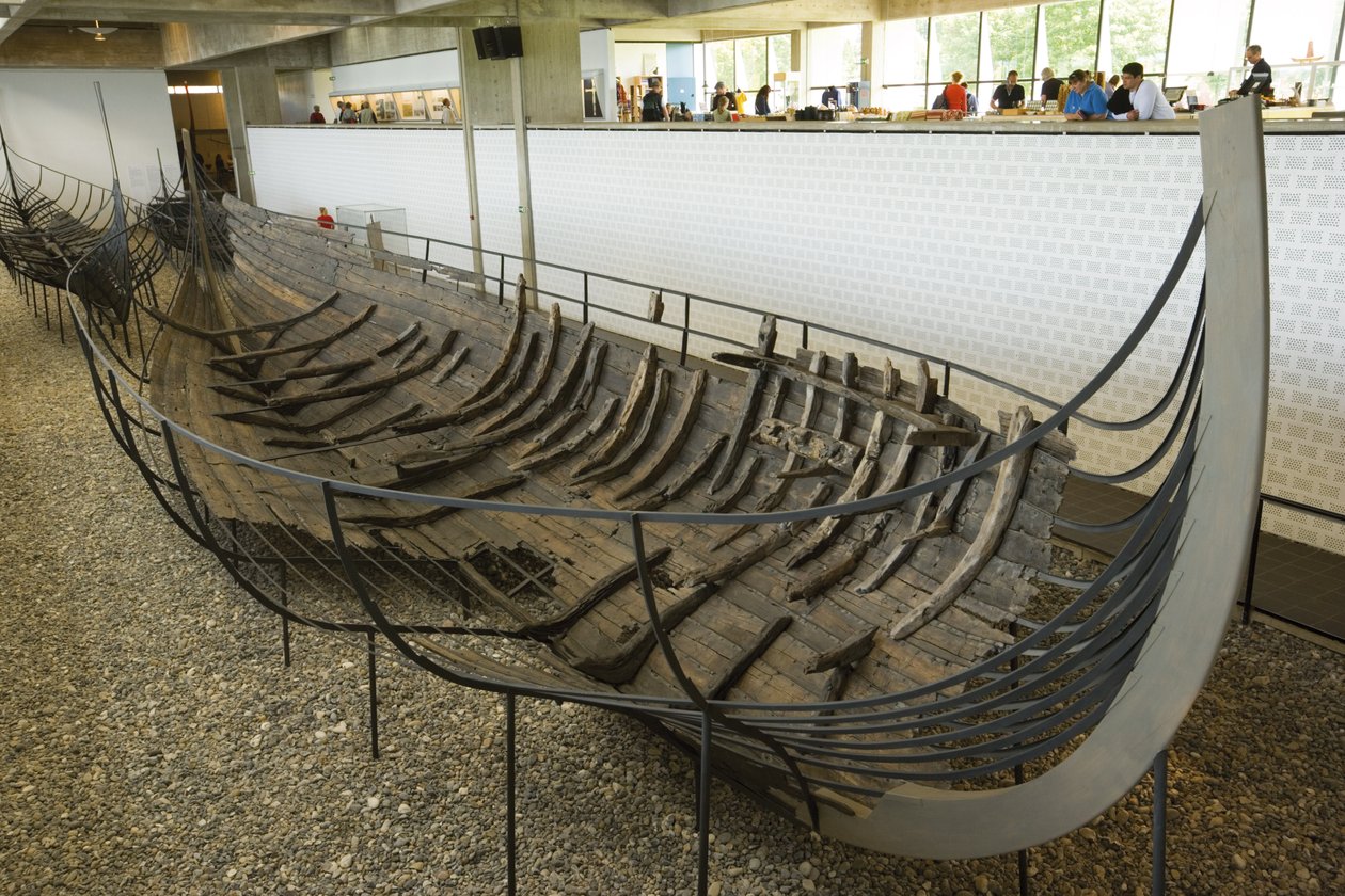 Korunmuş ve yeniden inşa edilmiş bir uzun tekne by Viking