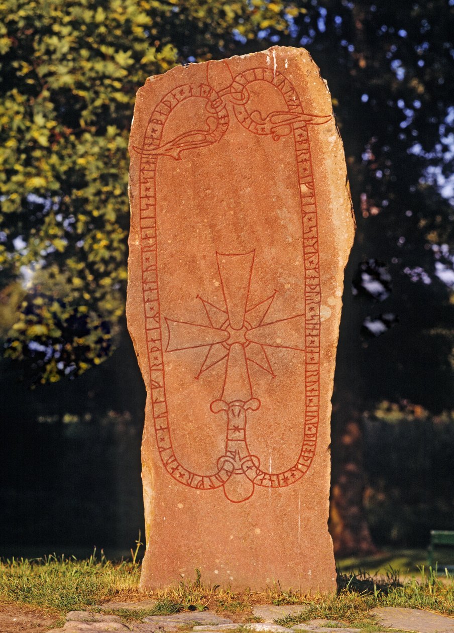 Rün taşı, Mariefred by Viking