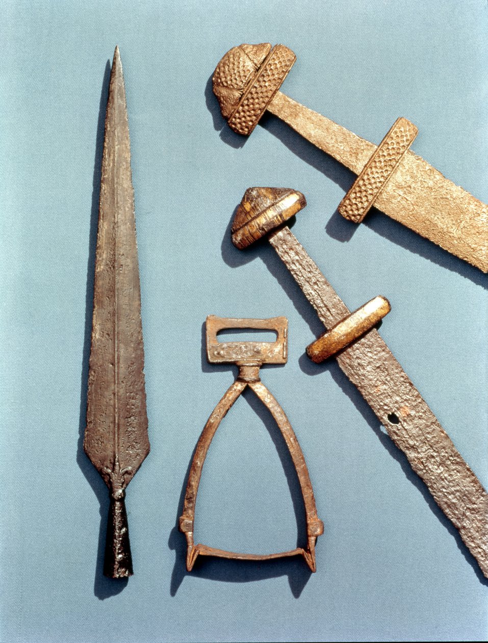 Viking kılıçları, üzengi ve mızrak ucu (detaylar) by Viking