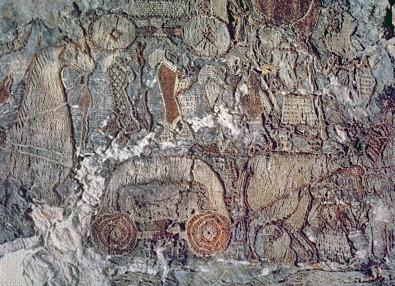 Oseberg gemisinde (tekstil) bulunan bir goblenden bir arabayı çeken bir hayvanın detayı by Viking