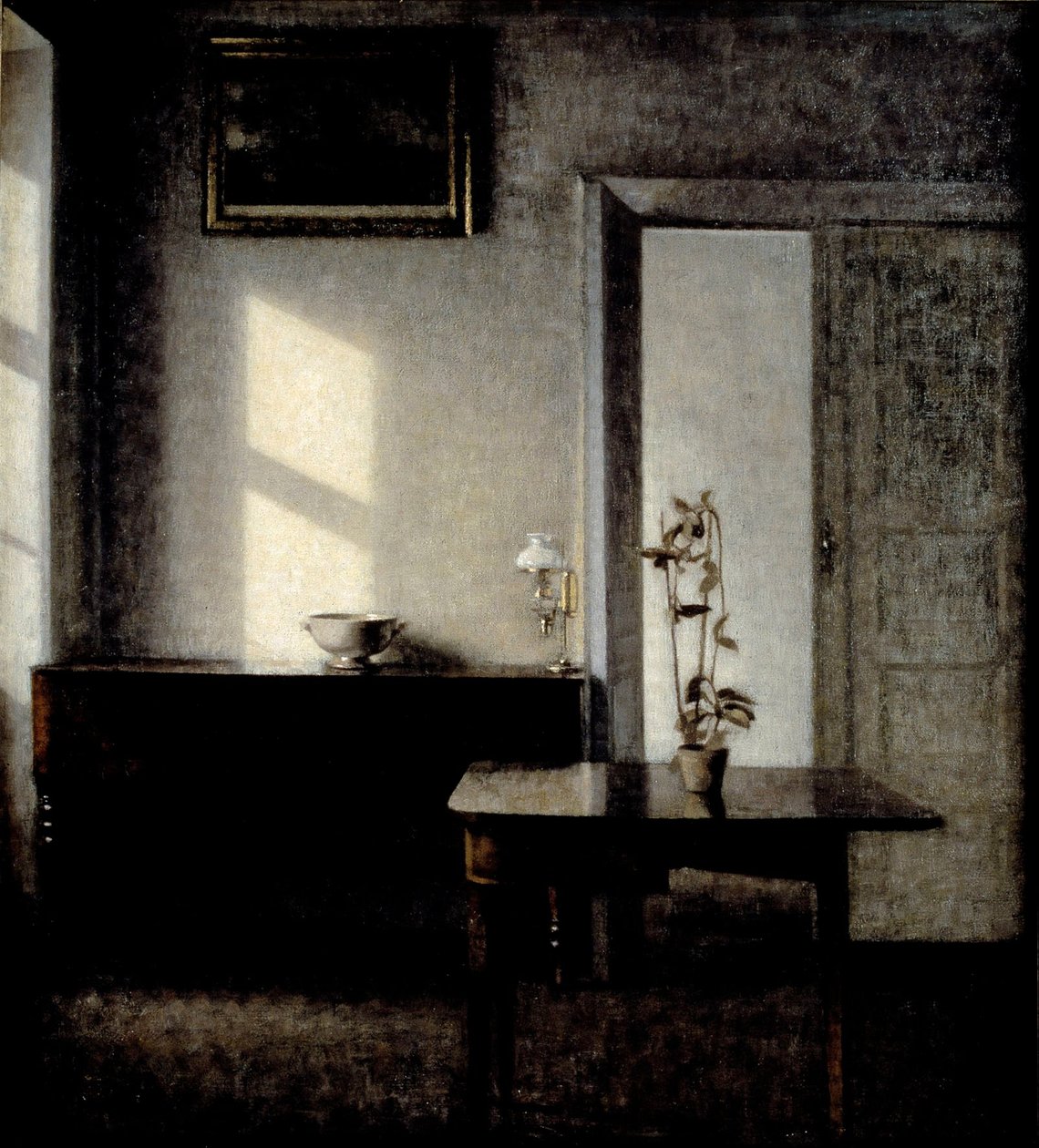 Kart masasında saksı bitkisi olan iç mekan, Bredgade 25 by Vilhelm Hammershi