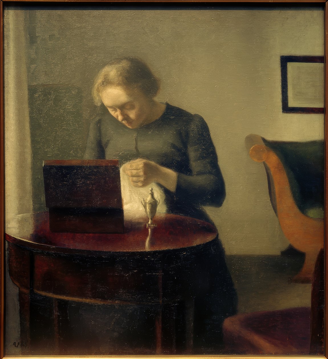 Sanatçının karısı dikiş masasında by Vilhelm Hammershoi