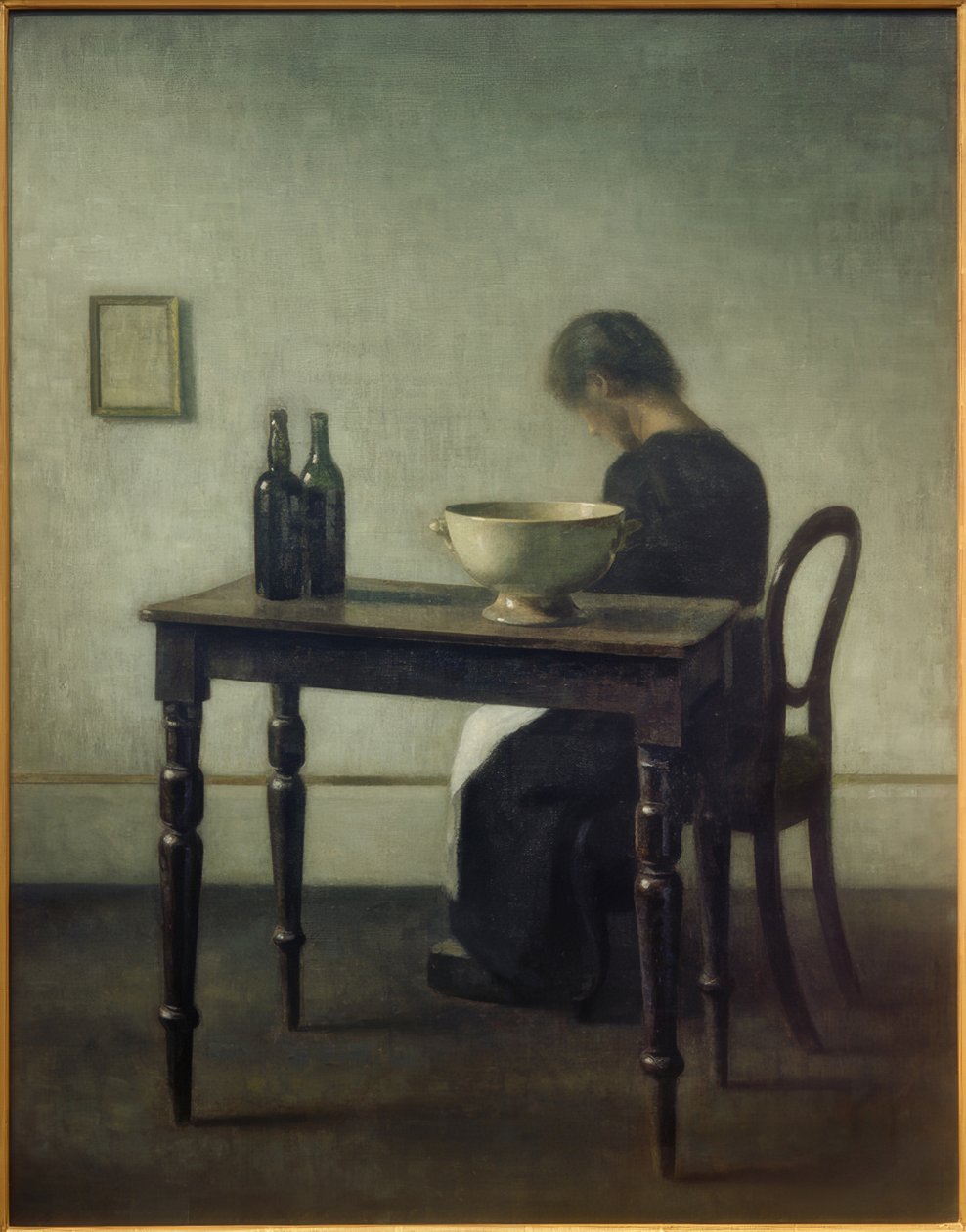 Bir masanın arkasında oturan kadın by Vilhelm Hammershoi