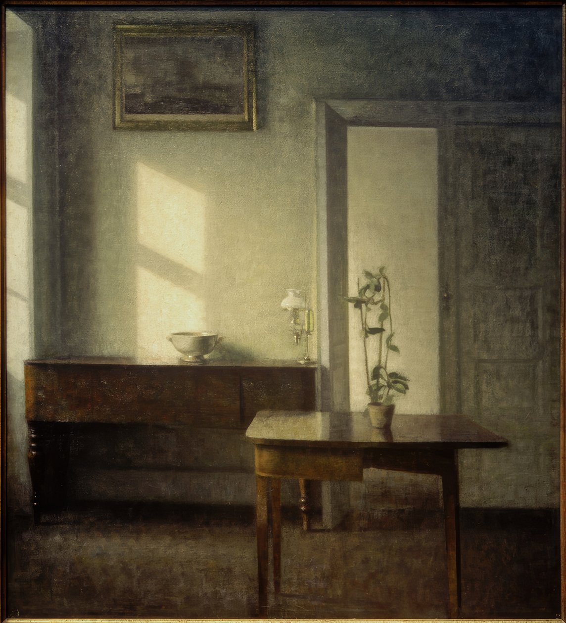 Bir saksı bitkisi ile iç by Vilhelm Hammershoi