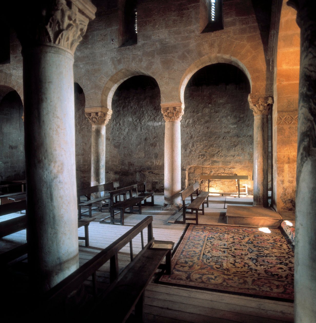 San Juan de Banos Bazilikası'nın içi, Banos de Cerrato, İspanya, 7. yüzyıl (fotoğraf) by Visigothic