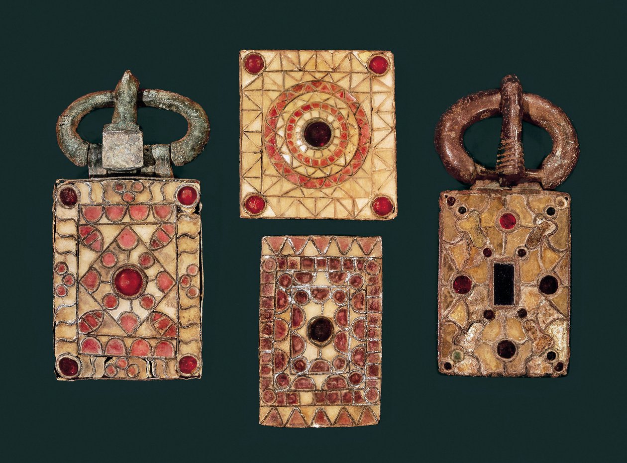 Altın ve granat süslemeli metal küpeler, 7. yüzyıl (altın ve granat) by Visigothic