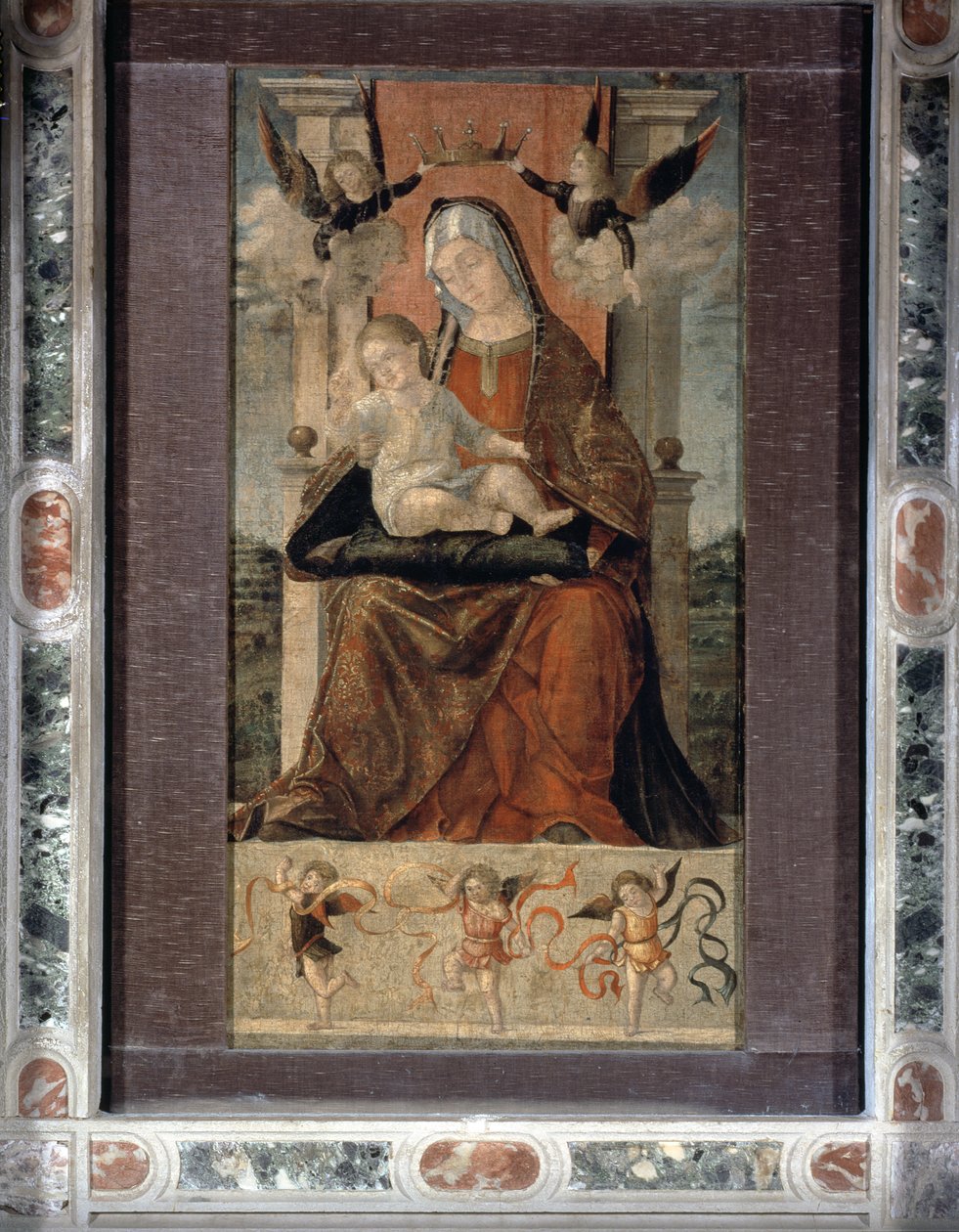 Bakire ve Çocuk Beş Melekle Taht Edildi by Vittore Carpaccio