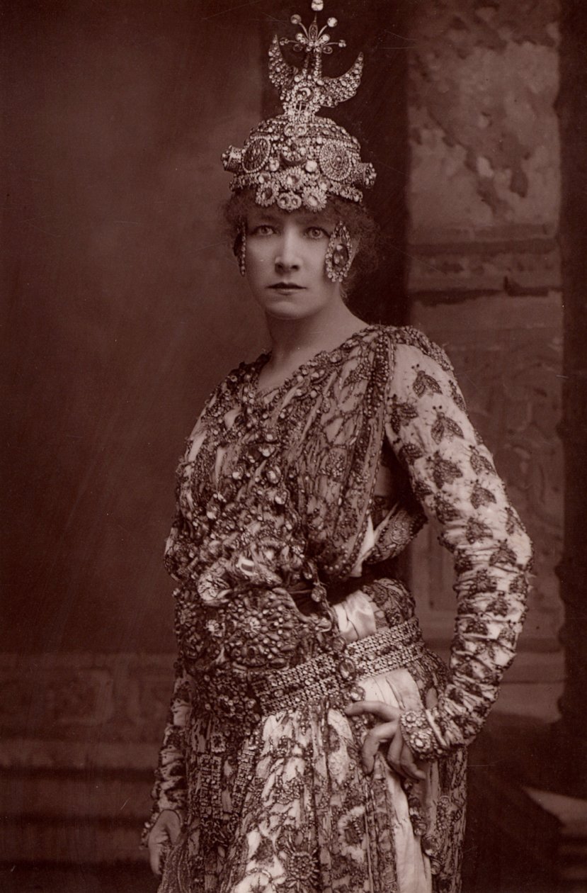 ""Henriette Rosine Bernard, Sarah Bernhardt'a (1844-1923) (woodburytype) yazdı by W. and D. (after) Downey