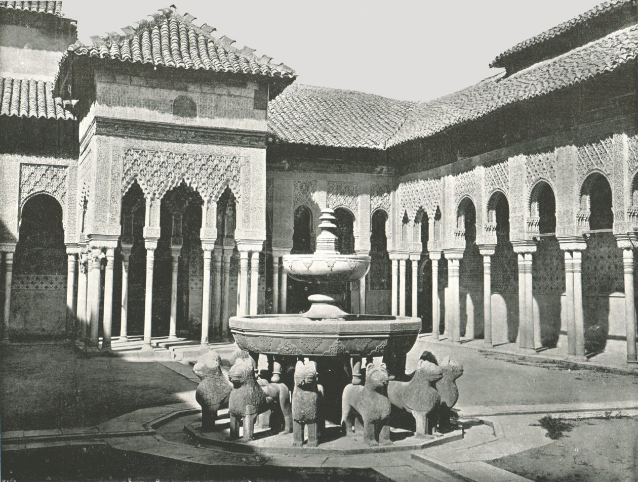 Aslanlar Mahkemesi, Alhambra, Granada, İspanya, 1895. by W and S Ltd