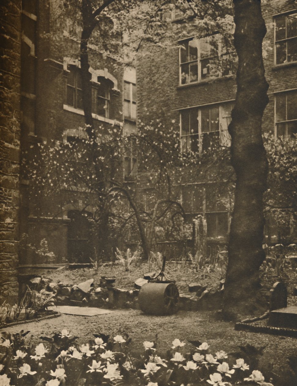 Tüm Hallows Boyama Neydi Boş Kilise Bahçesi, c1935. by Walter Benington