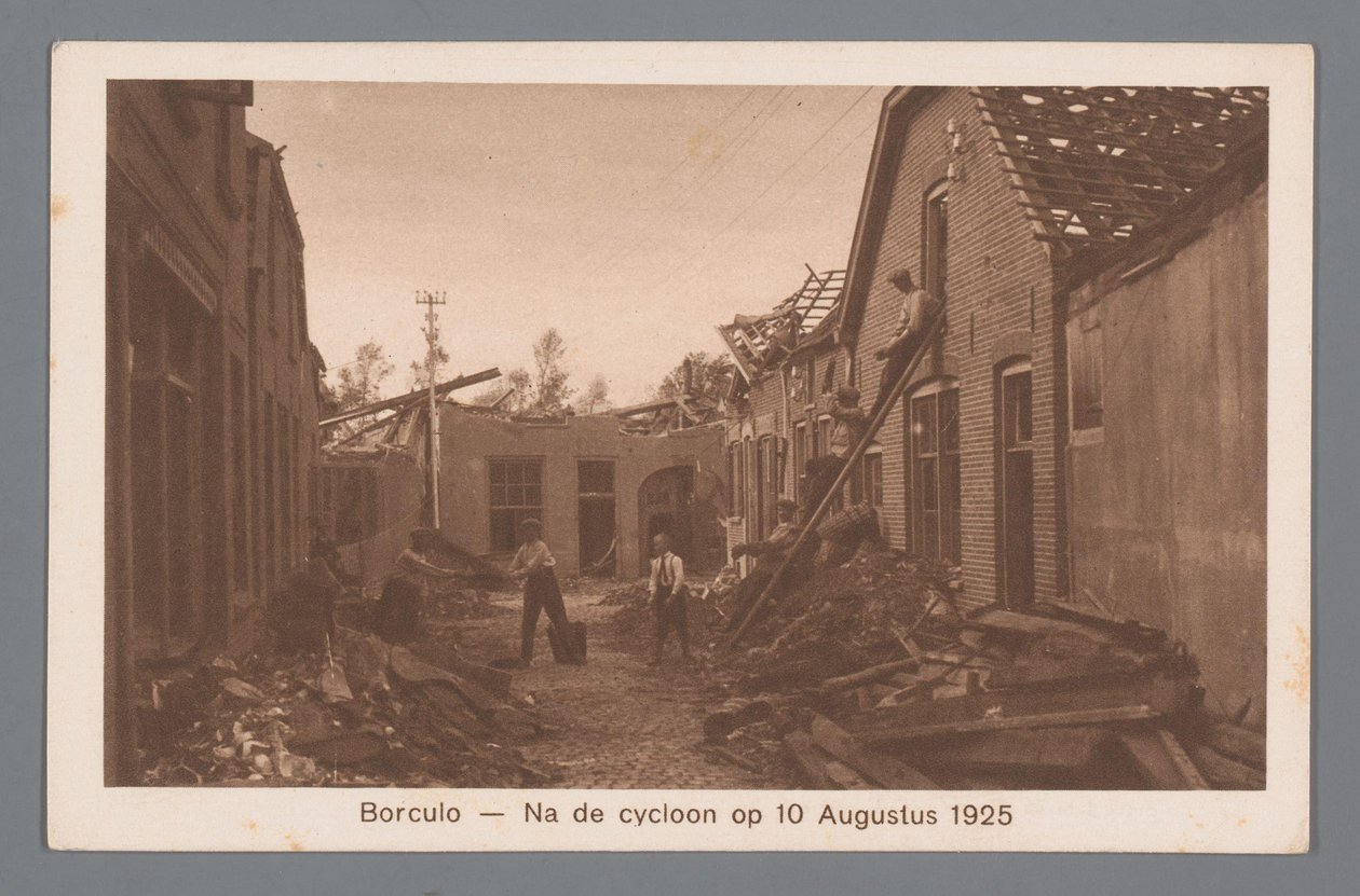Borculo -- 10 Ağustos 1925'teki kasırgadan sonra by Weenenk and Snel