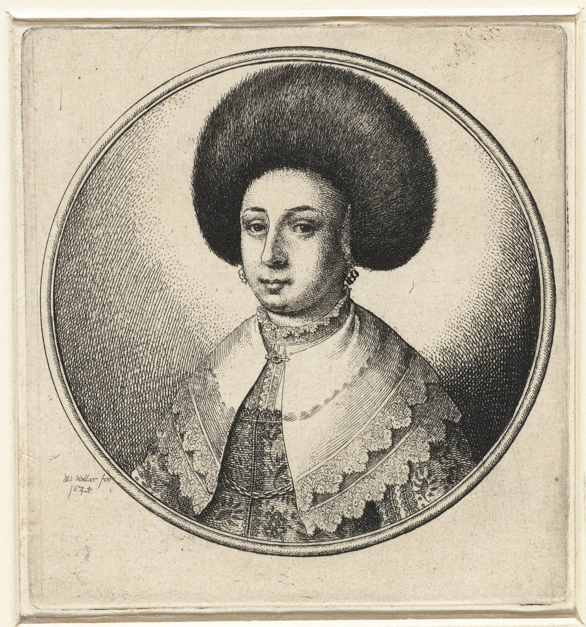 Dantel yakalı, küpeli ve kürklü şapkalı kadın Yuvarlak çerçeveli kadın büstleri (seri başlığı) by Wenceslaus Hollar