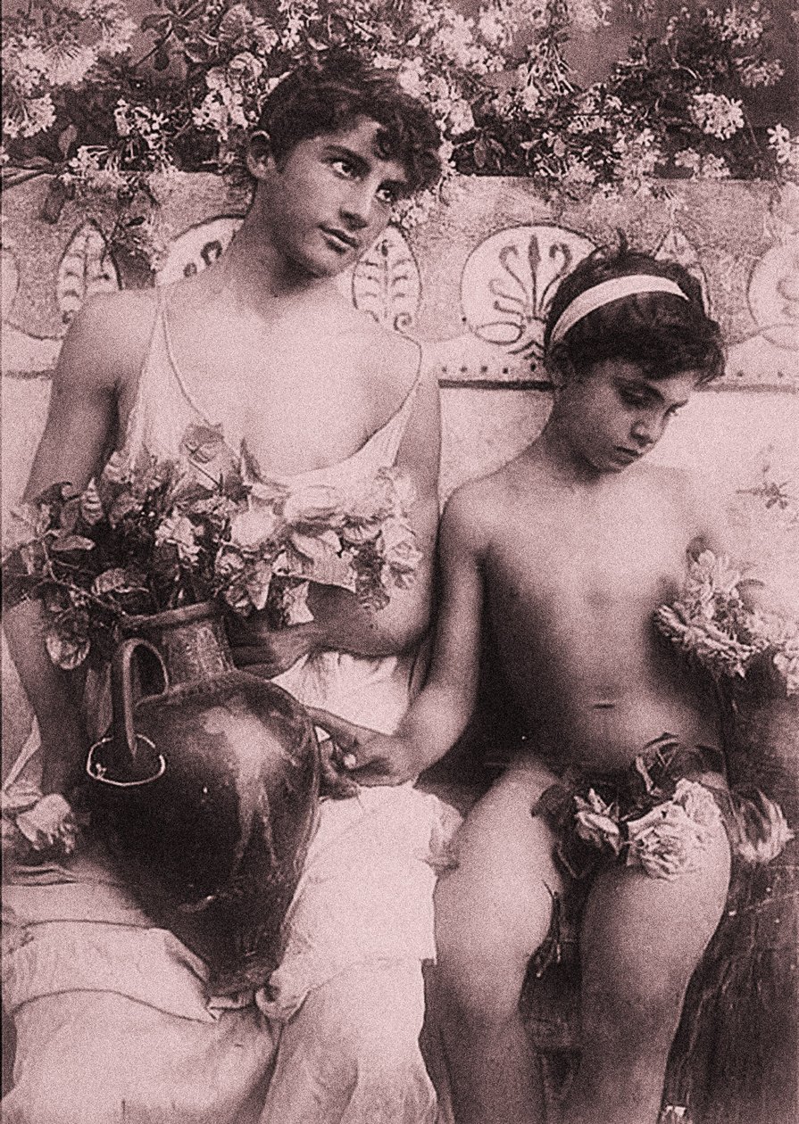 İki erkek çocuğun çalışması, Sicilya, C.1900 by Baron Wilhelm von Gloeden