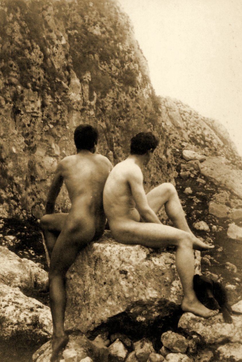 Sırt sırta oturan iki çıplak erkek çalışması, 1898 dolayları (sepya fotoğrafı) by Baron Wilhelm von Gloeden