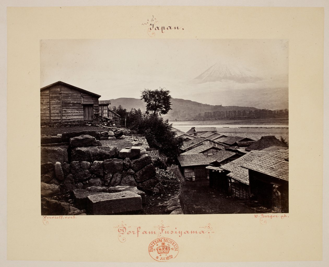 Fusiyama. Arka planda ev ve Fuji Dağı. by Wilhelm J. Burger