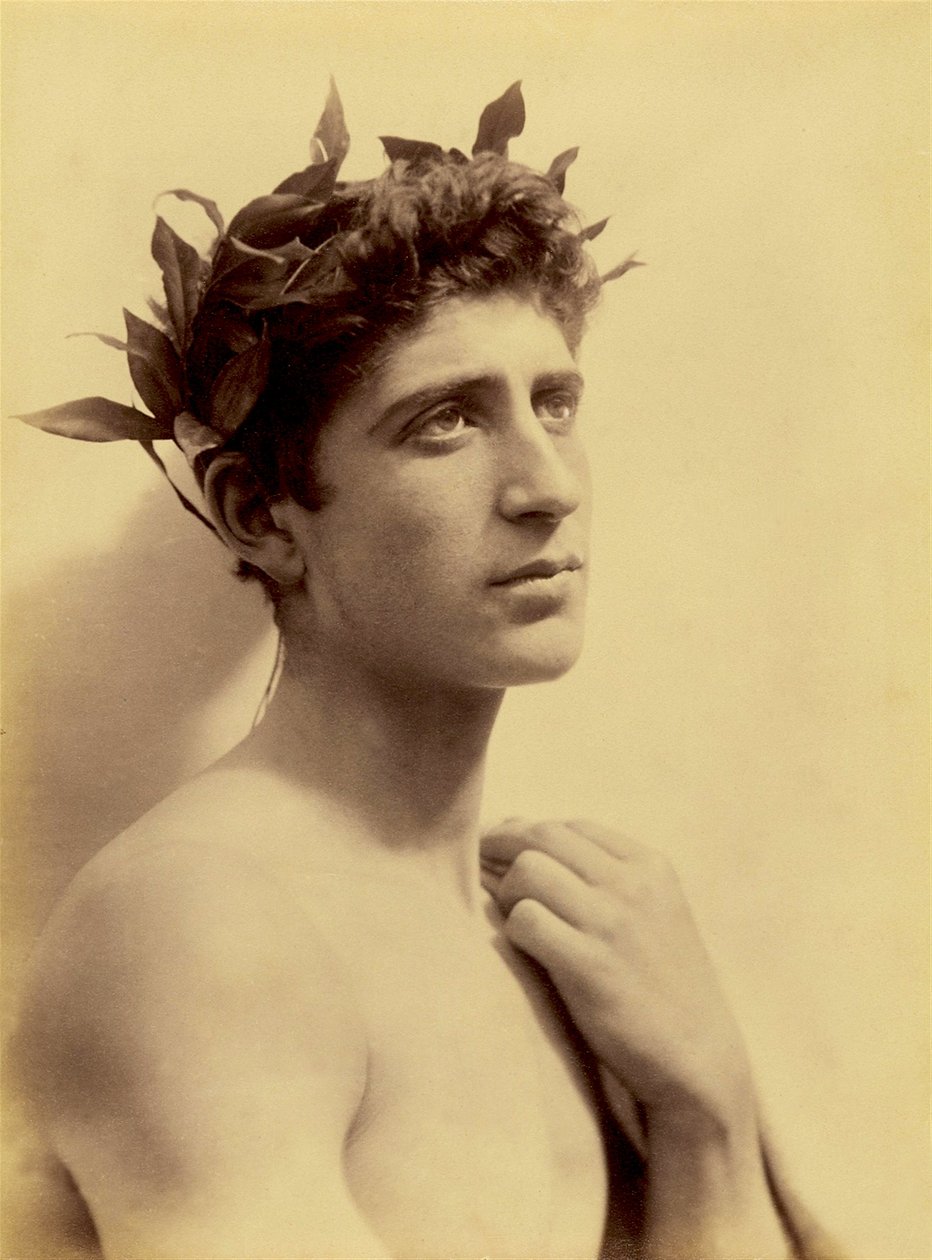 Çelenk takan bir çocuk çalışması, Sicilya, C.1898 (sepya fotoğrafı) by Baron Wilhelm von Gloeden
